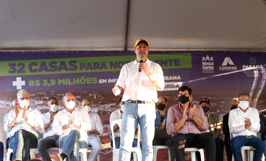 Famílias de Flórida recebem 32 casas concedidas gratuitamente pelo Governo do Estado. Foto: Jonathan Campos/AEN