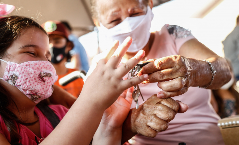 Famílias de Flórida recebem 32 casas concedidas gratuitamente pelo Governo do Estado. Foto: Jonathan Campos/AEN