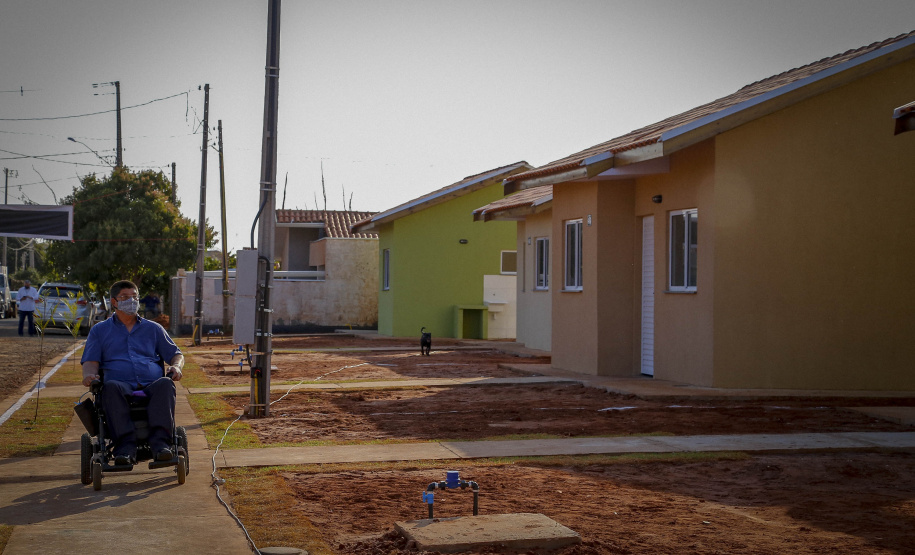 Trinta e duas famílias que viviam em condições precárias ou pagavam aluguel na cidade de Flórida, no Noroeste do Paraná, realizaram nesta quinta-feira (12) o sonho da casa própria. Elas receberam as chaves de suas novas moradias das mãos do governador Carlos Massa Ratinho Junior e não precisarão pagar nada por elas.  -  Flórida, 12/08/2021  -  Foto: Gilson abreu/AEN