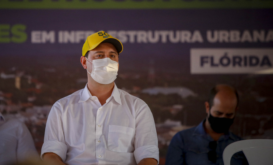 Trinta e duas famílias que viviam em condições precárias ou pagavam aluguel na cidade de Flórida, no Noroeste do Paraná, realizaram nesta quinta-feira (12) o sonho da casa própria. Elas receberam as chaves de suas novas moradias das mãos do governador Carlos Massa Ratinho Junior e não precisarão pagar nada por elas.  -  Flórida, 12/08/2021  -  Foto: Gilson abreu/AEN