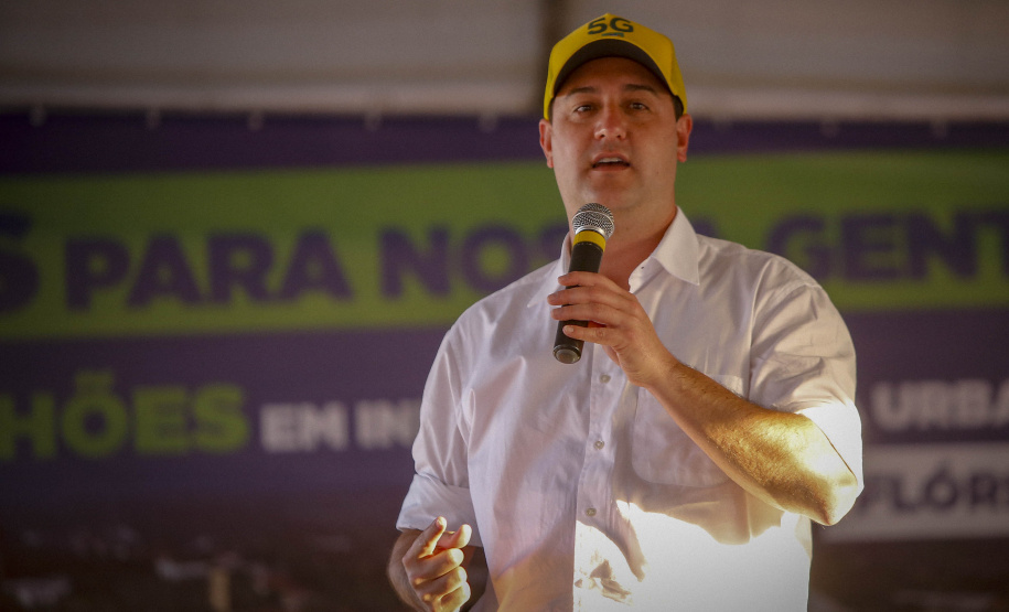 Trinta e duas famílias que viviam em condições precárias ou pagavam aluguel na cidade de Flórida, no Noroeste do Paraná, realizaram nesta quinta-feira (12) o sonho da casa própria. Elas receberam as chaves de suas novas moradias das mãos do governador Carlos Massa Ratinho Junior e não precisarão pagar nada por elas.  -  Flórida, 12/08/2021  -  Foto: Gilson abreu/AEN