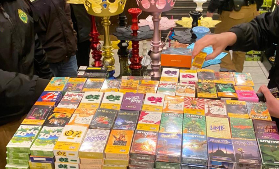 PM encaminha três pessoas e apreende materiais de jogos de azar e cigarros eletrônicos durante operação AIFU em Curitiba - Curitiba, 13/08/2021 - Foto: PMPR