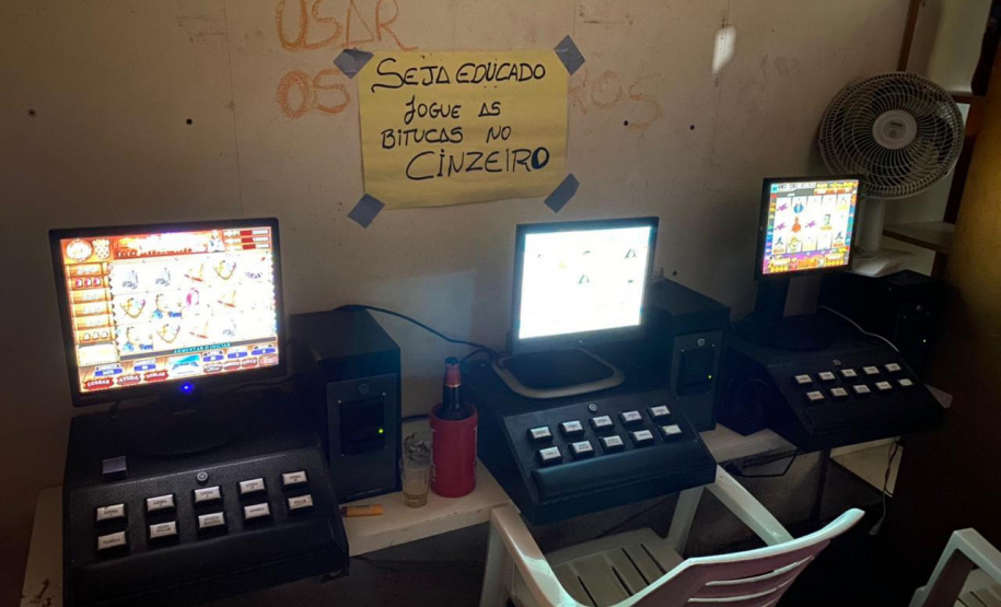 PM encaminha três pessoas e apreende materiais de jogos de azar e cigarros eletrônicos durante operação AIFU em Curitiba - Curitiba, 13/08/2021 - Foto: PMPR