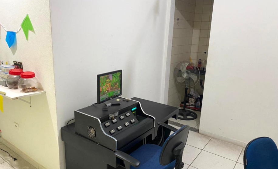 PM encaminha três pessoas e apreende materiais de jogos de azar e cigarros eletrônicos durante operação AIFU em Curitiba - Curitiba, 13/08/2021 - Foto: PMPR