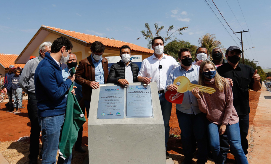 O governador Carlos Massa Ratinho Junior entregou o Residencial Pedro Benedito da Silva Neto, em Itaguajé. Foto: Jonathan Campos/AEN