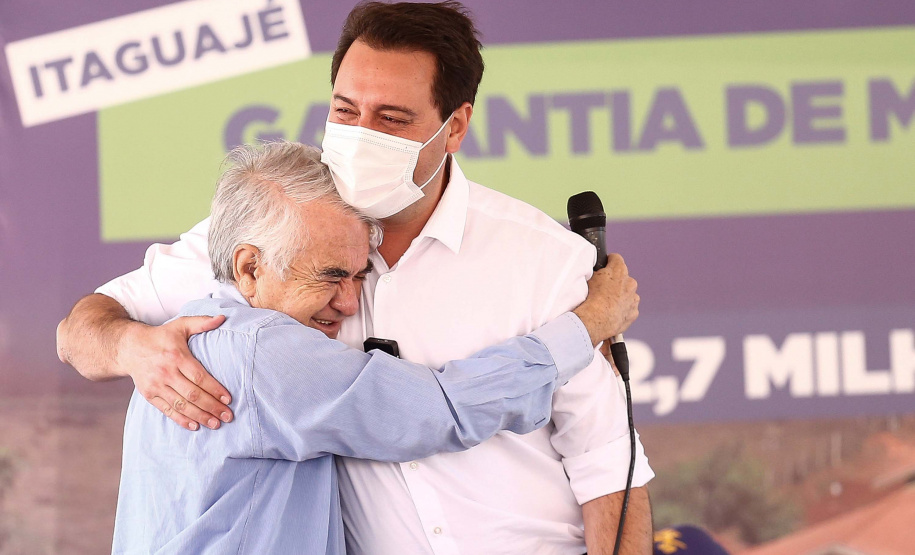 O governador Carlos Massa Ratinho Junior entregou o Residencial Pedro Benedito da Silva Neto, em Itaguajé. Foto: Jonathan Campos/AEN