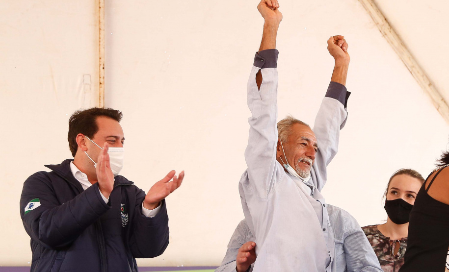 O governador Carlos Massa Ratinho Junior entregou o Residencial Pedro Benedito da Silva Neto, em Itaguajé. Foto: Jonathan Campos/AEN