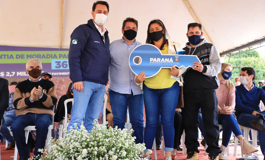 Governador Carlos Massa Ratinho Junior entrega moradias em Itaguajé - Itaguajé, 13/08/2021 - Foto: José Fernando Ogura/AEN