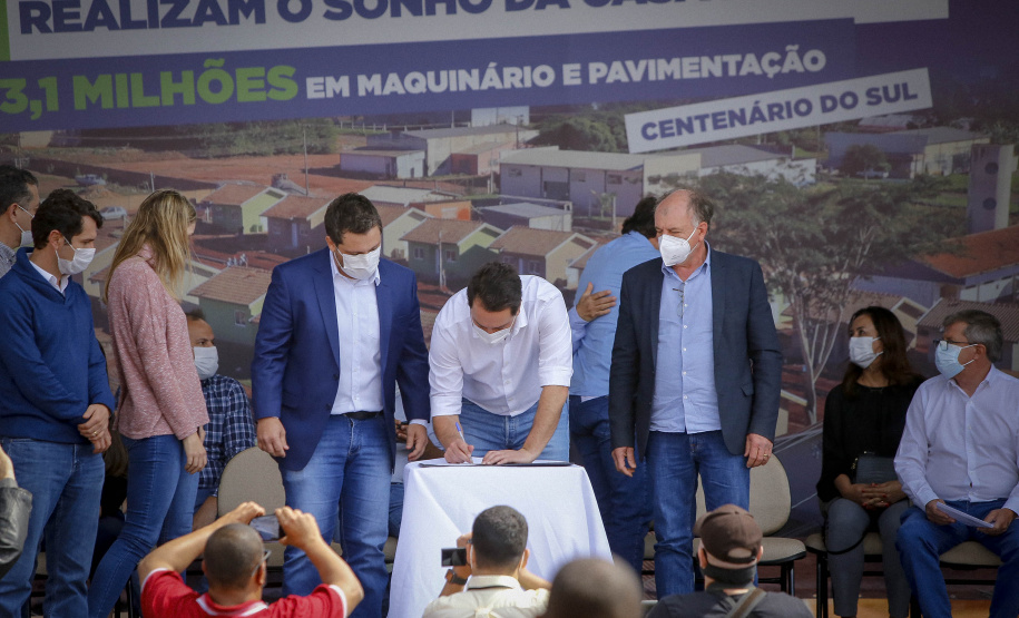 13.08.2021 Em Centenário do Sul, governador Carlos Massa Ratinho Junior entrega 30 casas populares gratuitamente a famílias em vulnerabilidade social
Foto Gilson Abreu/AEN