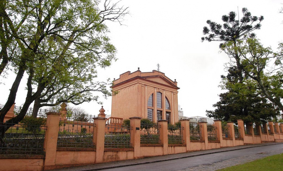 A Sanepar retoma as obras de restauração do Reservatório São Francisco, em Curitiba, para tornar o espaço público, acessível e seguro, além de preparar o local para a inauguração de um novo Memorial onde a história do saneamento será contada de forma lúdica. O reservatório é um patrimônio da paisagem urbana da capital. -  Curitiba, 13/08/2021  -  Foto: Sanepar