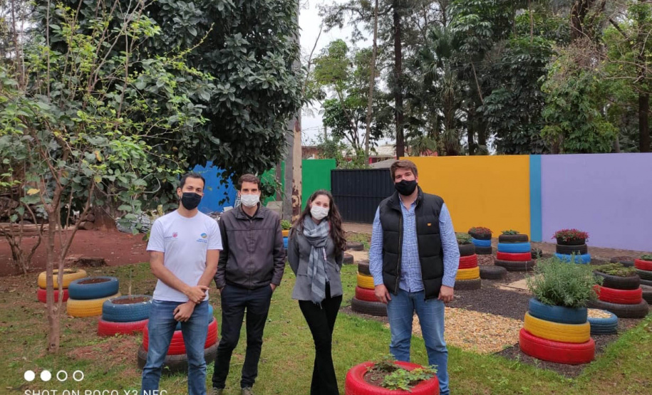 Os donativos arrecadados pela ação solidária do Escritório Regional do Instituto Água e Terra (IAT) em Foz do Iguaçu foram distribuídas nesta quinta-feira (12). A ação faz parte do Programa Paraná Mais Verde com doação de mudas nativas em troca de doações para ajudar famílias em situação de vulnerabilidade. - foz do iguaçu, 13/08/2021  -  Foto: IAT