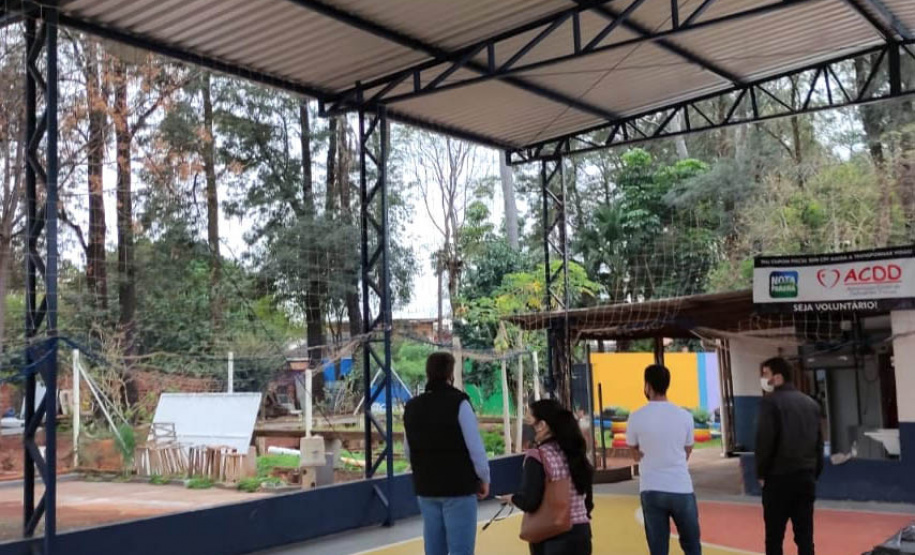 Os donativos arrecadados pela ação solidária do Escritório Regional do Instituto Água e Terra (IAT) em Foz do Iguaçu foram distribuídas nesta quinta-feira (12). A ação faz parte do Programa Paraná Mais Verde com doação de mudas nativas em troca de doações para ajudar famílias em situação de vulnerabilidade. - foz do iguaçu, 13/08/2021  -  Foto: IAT