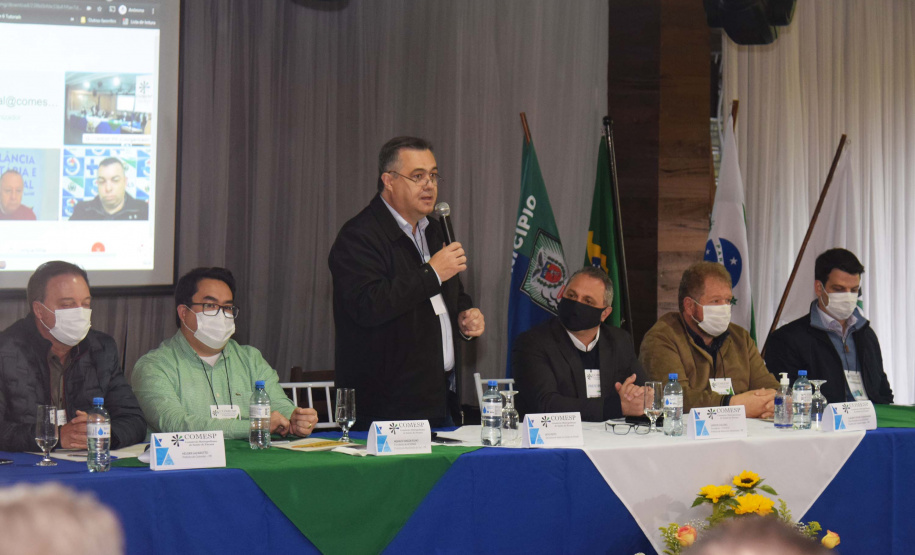 O secretário de Estado da Saúde, Beto Preto, participou nesta sexta-feira (13) de um seminário realizado pelo Consórcio Metropolitano de Saúde do Paraná (Comesp) e anunciou a construção de dois Ambulatórios Médicos de Especialidades (AME’s), um em Colombo (para atendimento a Região Norte) e outro em São José dos Pinhais (Sul), na Região Metropolitana de Curitiba (RMC).. Foto: Américo Antonio/SESA