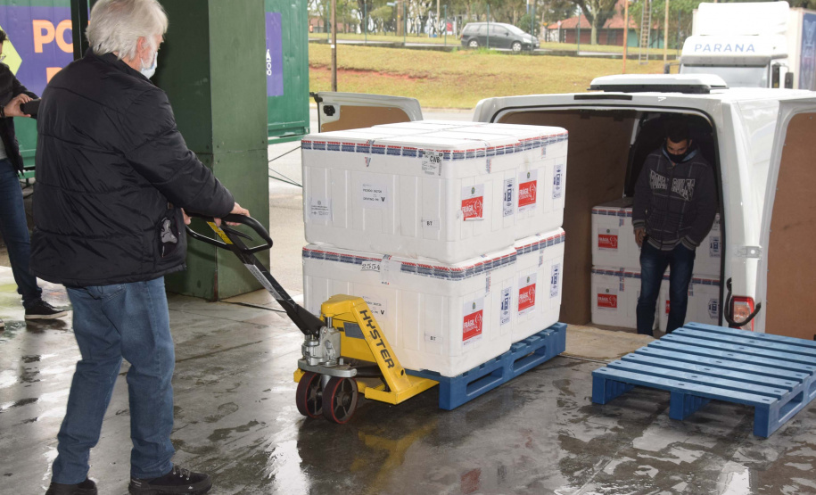 Mais 240,9 mil vacinas contra a Covid-19 chegam ao Paraná
Foto: Américo Antonio/SESA