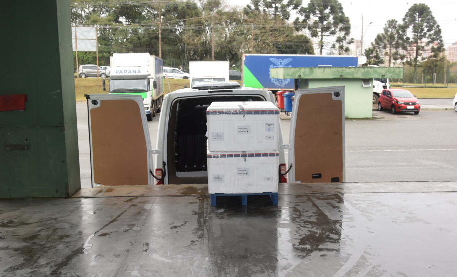 Mais 240,9 mil vacinas contra a Covid-19 chegam ao Paraná
Foto: Américo Antonio/SESA