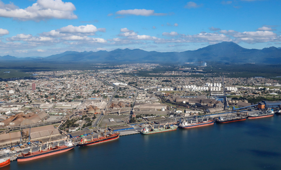 A balança do comércio realizado pelos Portos do Paraná no acumulado de janeiro a julho deste ano registra superávit de US$ 2,6 bilhões. - Paranaguá, 16/08/2021  -  Foto: Rodrigo Félix Leal/Infraestrutura