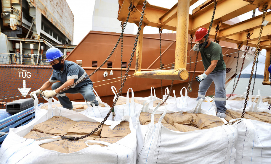 Movimentação geral de cargas cresce 13% em julho nos Portos do Paraná - Foto: Claudio Neves