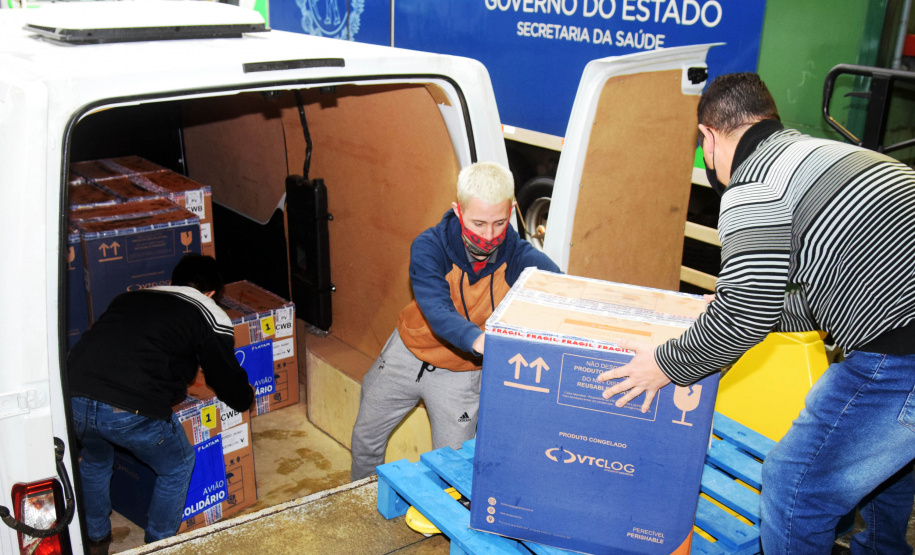 O Paraná recebeu nesta segunda-feira (16) mais 127.530 vacinas contra a Covid-19 da Pfizer/BioNTech. São 77.220 para D2 e 50.310 para primeira aplicação (D1).  -  Curitiba, 16/08/2021  -  Foto: Amércio Antonio/SESA