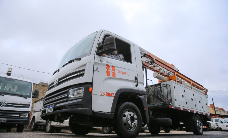 A Copel promove neste sábado (14) o mutirão anual de manutenção preventiva nas redes elétricas, com o objetivo de reduzir desligamentos de energia no período mais chuvoso do ano. Esta é  a terceira edição do chamado ?Dia D?Foto: Geraldo Bubniak/AEN