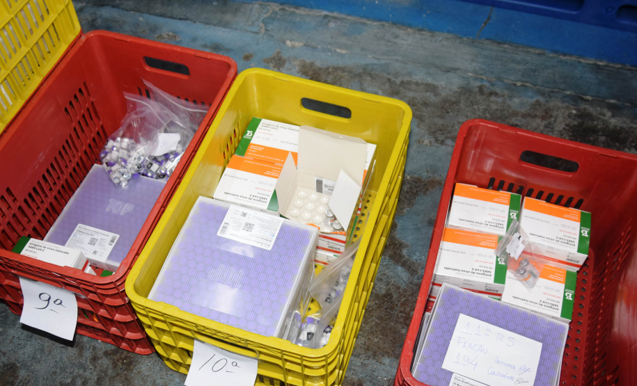 A Secretaria de Estado da Saúde (Sesa) iniciou nesta segunda-feira (16) a distribuição de mais 283.700 vacinas contra a Covid-19 para as 22 Regionais de Saúde do Paraná.  -  Curitiba, 16/08/2021  -  Foto: Américo Antonio/SESA