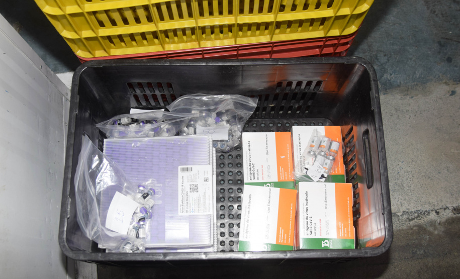 A Secretaria de Estado da Saúde (Sesa) iniciou nesta segunda-feira (16) a distribuição de mais 283.700 vacinas contra a Covid-19 para as 22 Regionais de Saúde do Paraná.  -  Curitiba, 16/08/2021  -  Foto: Américo Antonio/SESA