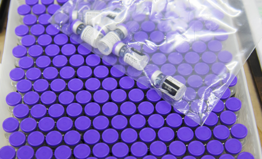 A Secretaria de Estado da Saúde (Sesa) iniciou nesta segunda-feira (16) a distribuição de mais 283.700 vacinas contra a Covid-19 para as 22 Regionais de Saúde do Paraná.  -  Curitiba, 16/08/2021  -  Foto: Américo Antonio/SESA