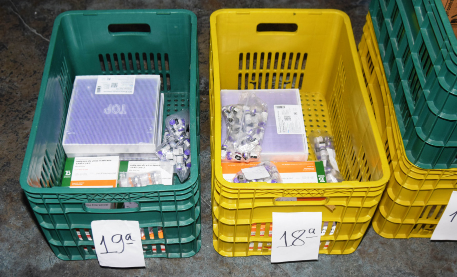 A Secretaria de Estado da Saúde (Sesa) iniciou nesta segunda-feira (16) a distribuição de mais 283.700 vacinas contra a Covid-19 para as 22 Regionais de Saúde do Paraná.  -  Curitiba, 16/08/2021  -  Foto: Américo Antonio/SESA