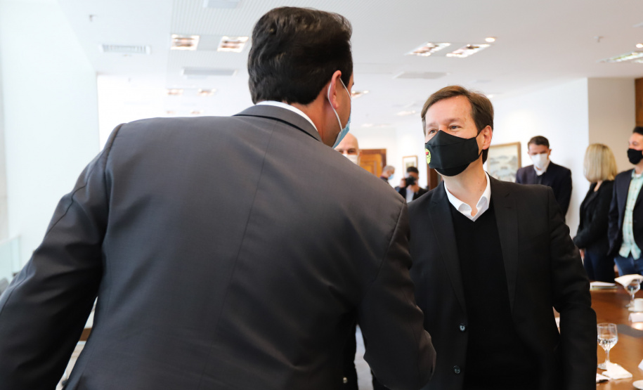 Aerp O governador Carlos Massa Ratinho Junior recebe  nesta segunda-feira (16),  o presidente da Copel, Daniel Slaviero e  Caique Agustini  presidente da AERP  para renovaçao de convenio.16/08/2021 - Foto: Geraldo Bubniak/AEN