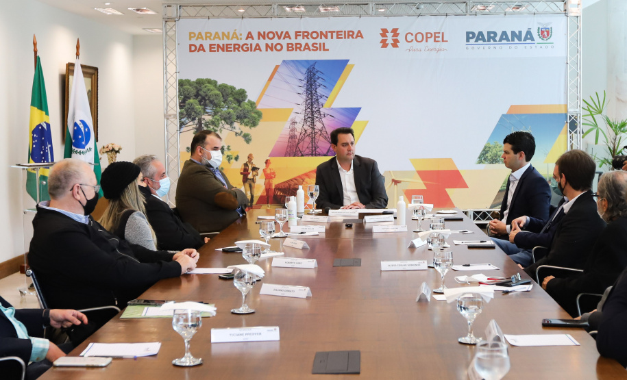 Aerp O governador Carlos Massa Ratinho Junior recebe  nesta segunda-feira (16),  o presidente da Copel, Daniel Slaviero e  Caique Agustini  presidente da AERP  para renovaçao de convenio.16/08/2021 - Foto: Geraldo Bubniak/AEN