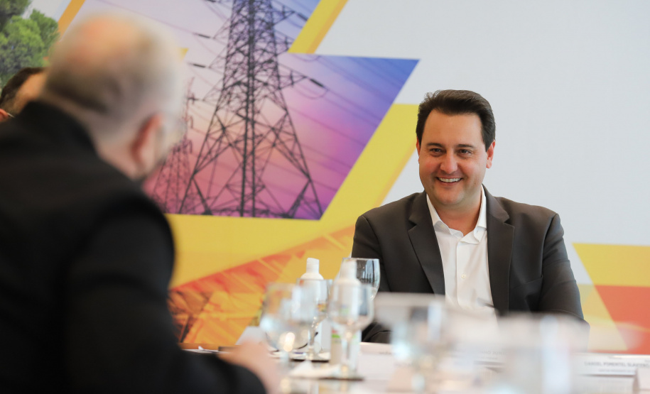 Aerp O governador Carlos Massa Ratinho Junior recebe  nesta segunda-feira (16),  o presidente da Copel, Daniel Slaviero e  Caique Agustini  presidente da AERP  para renovaçao de convenio.16/08/2021 - Foto: Geraldo Bubniak/AEN