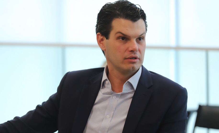 Aerp O governador Carlos Massa Ratinho Junior recebe  nesta segunda-feira (16),  o presidente da Copel, Daniel Slaviero e  Caique Agustini  presidente da AERP  para renovaçao de convenio.16/08/2021 - Foto: Geraldo Bubniak/AEN