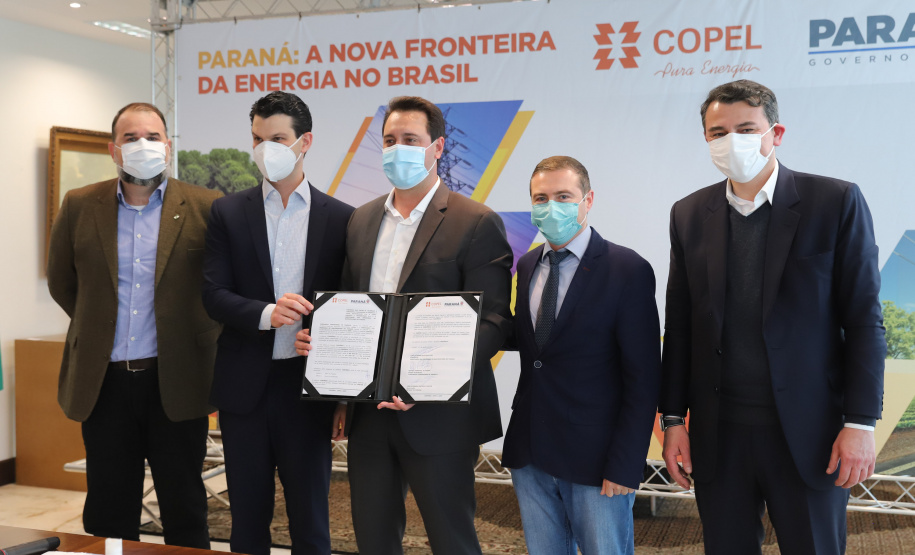 Aerp O governador Carlos Massa Ratinho Junior recebe  nesta segunda-feira (16),  o presidente da Copel, Daniel Slaviero e  Caique Agustini  presidente da AERP  para renovaçao de convenio.16/08/2021 - Foto: Geraldo Bubniak/AEN