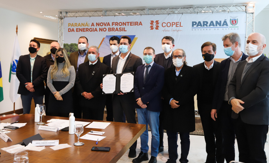 Aerp O governador Carlos Massa Ratinho Junior recebe  nesta segunda-feira (16),  o presidente da Copel, Daniel Slaviero e  Caique Agustini  presidente da AERP  para renovaçao de convenio.16/08/2021 - Foto: Geraldo Bubniak/AEN