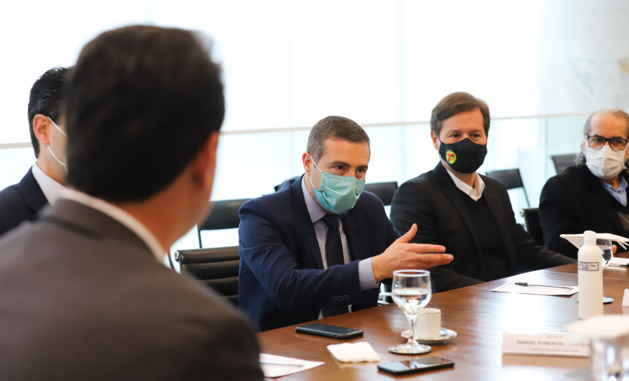 Aerp O governador Carlos Massa Ratinho Junior recebe  nesta segunda-feira (16),  o presidente da Copel, Daniel Slaviero e  Caique Agustini  presidente da AERP  para renovaçao de convenio.16/08/2021 - Foto: Geraldo Bubniak/AEN