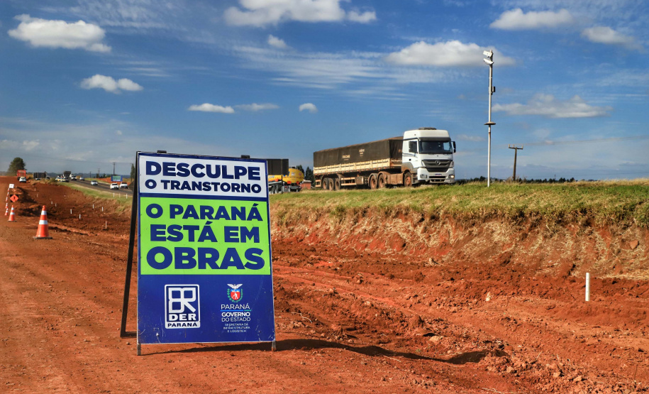 Obras de duplicação da BR-277 que cruza o perímetro urbano da cidade. Foto: José Fernando Ogura/AEN