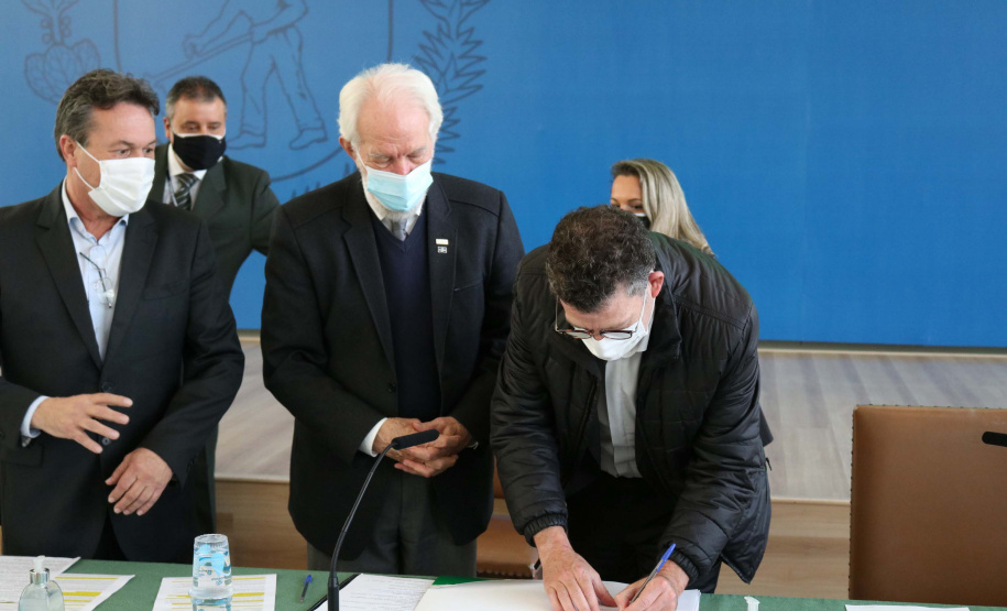 Lançado nesta segunda-feira (16) pelo vice-governador Darci Piana, a poroposta do Programa de Apoio às Vocações Regionais Sustentáveis (VRS) é agregar valor e abrir mercados a produtos típicos paranaenses, produzidos de forma sustentável e de maneira tradicional. Foto: Camila Tonett