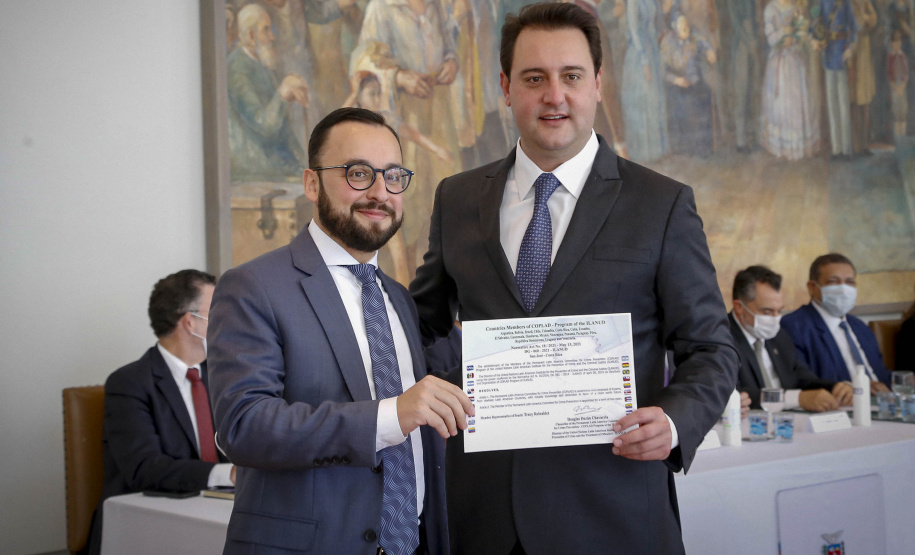 Governador Carlos Massa Ratinho Junior, durante cerimônia de posse do advogado paranaense Tracy Reinaldet, como representante brasileiro no Comitê Permanente da América Latina para a Prevenção do Crime (COPLAD), da ONU. - Curitiba, 17/08/2021 - Foto Gilson Abreu/AEN