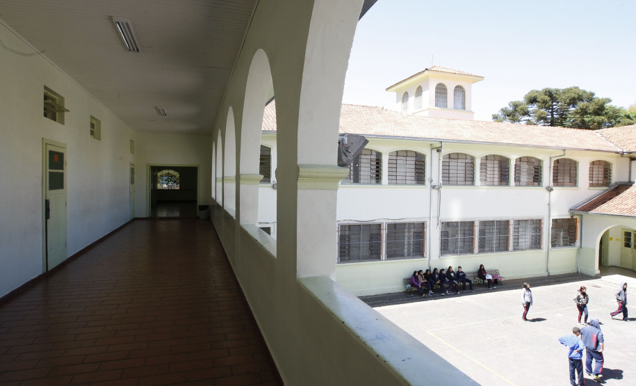 Colégio Estadual Lysimaco Ferreira da Costa. 29-10-13. Foto: Hedeson Alves/Arquivo SEED