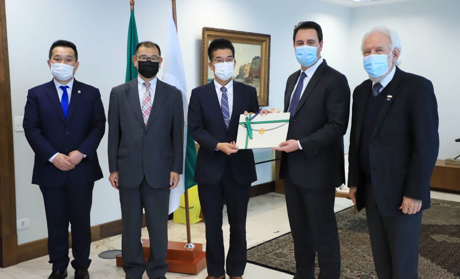 Governador Carlos Massa Ratinho Junior recebe anúncio de investimentos pela Sumitomo Rubber do Brasil e apresentação de empresas japonesas. Palácio Iguaçu, Curitiba, 17/agosto/2021. - Foto: José Fernando Ogura/AEN