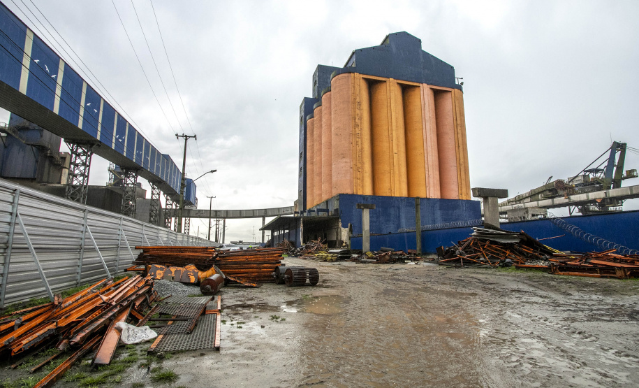 Silo será demolido para dar mais espaço operacional ao Porto de Paranaguá - Paranaguá, 19/08/2021 - Foto: Claudio Neves/Portos do Paraná