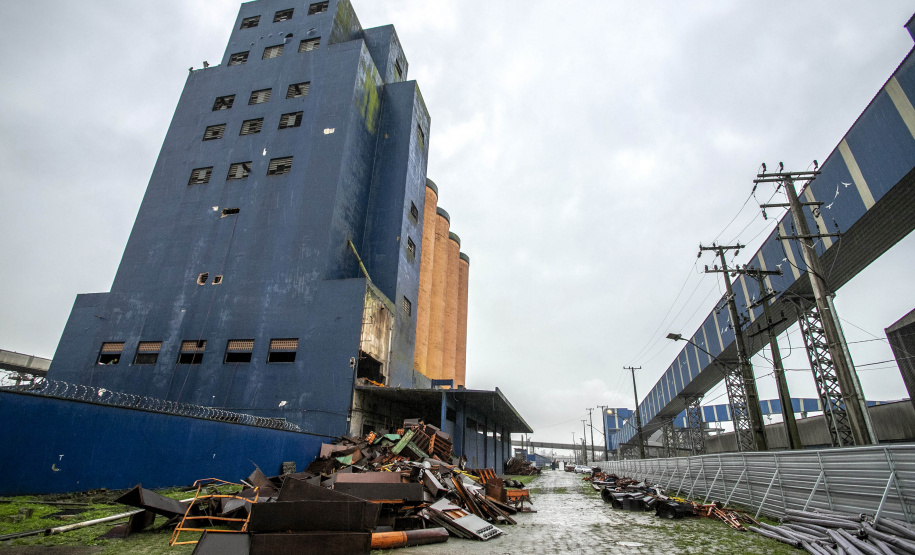 Silo será demolido para dar mais espaço operacional ao Porto de Paranaguá - Paranaguá, 19/08/2021 - Foto: Claudio Neves/Portos do Paraná