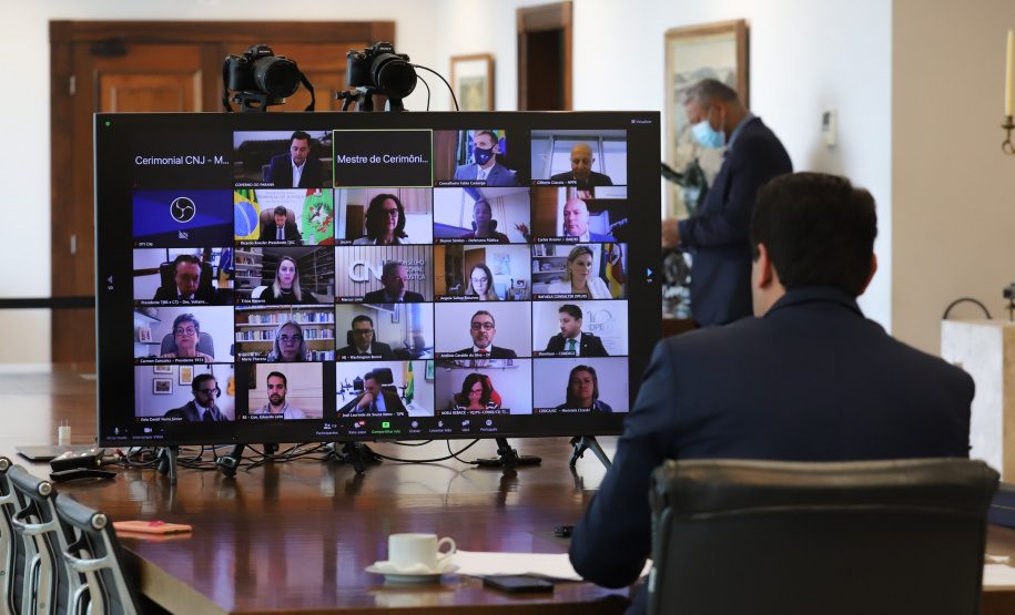 Pacto 1 Infancia O governador Carlos Massa Ratinho Junior participa nesta quinta-feira (19) da cerimônia de adesão dos estados do Sul do Brasil ao Pacto Nacional pela Primeira Infância. A iniciativa, criada pelo Conselho Nacional de Justiça (CNJ), promove seminários temáticos para sensibilizar profissionais do sistema de justiça sobre o Marco Legal da Primeira Infância. 19/08/2021 - Foto: Geraldo Bubniak/AEN