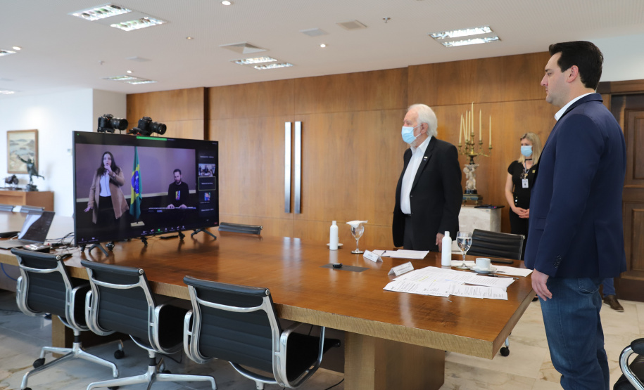 Pacto 1 Infancia O governador Carlos Massa Ratinho Junior participa nesta quinta-feira (19) da cerimônia de adesão dos estados do Sul do Brasil ao Pacto Nacional pela Primeira Infância. A iniciativa, criada pelo Conselho Nacional de Justiça (CNJ), promove seminários temáticos para sensibilizar profissionais do sistema de justiça sobre o Marco Legal da Primeira Infância. 19/08/2021 - Foto: Geraldo Bubniak/AEN
