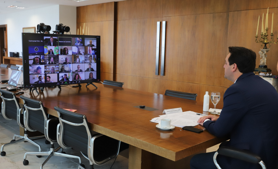 Pacto 1 Infancia O governador Carlos Massa Ratinho Junior participa nesta quinta-feira (19) da cerimônia de adesão dos estados do Sul do Brasil ao Pacto Nacional pela Primeira Infância. A iniciativa, criada pelo Conselho Nacional de Justiça (CNJ), promove seminários temáticos para sensibilizar profissionais do sistema de justiça sobre o Marco Legal da Primeira Infância. 19/08/2021 - Foto: Geraldo Bubniak/AEN