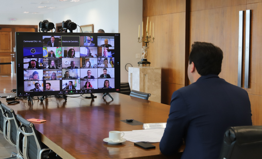 Pacto 1 Infancia O governador Carlos Massa Ratinho Junior participa nesta quinta-feira (19) da cerimônia de adesão dos estados do Sul do Brasil ao Pacto Nacional pela Primeira Infância. A iniciativa, criada pelo Conselho Nacional de Justiça (CNJ), promove seminários temáticos para sensibilizar profissionais do sistema de justiça sobre o Marco Legal da Primeira Infância. 19/08/2021 - Foto: Geraldo Bubniak/AEN