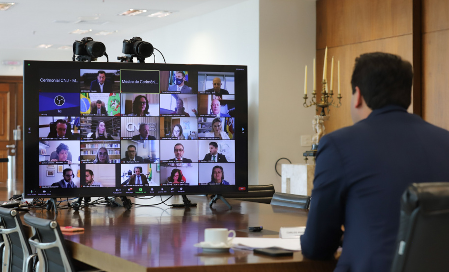 Pacto 1 Infancia O governador Carlos Massa Ratinho Junior participa nesta quinta-feira (19) da cerimônia de adesão dos estados do Sul do Brasil ao Pacto Nacional pela Primeira Infância. A iniciativa, criada pelo Conselho Nacional de Justiça (CNJ), promove seminários temáticos para sensibilizar profissionais do sistema de justiça sobre o Marco Legal da Primeira Infância. 19/08/2021 - Foto: Geraldo Bubniak/AEN