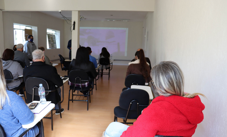 Os gerentes da administração da Ceasa Paraná participaram nesta semana, de mais uma etapa do treinamento da empresa LS Gestão ? Sistema Integrado de Gestão Organizacional visando buscar a certificação nacional do ISO 14.001, para aprimorar o seu Sistema de Gestão Ambiental.  -  Curitiba, 19/08/2021  -  Foto: CEASA-PARANÁ