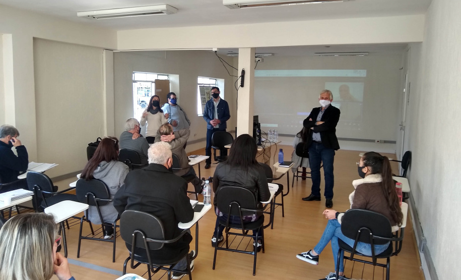 Os gerentes da administração da Ceasa Paraná participaram nesta semana, de mais uma etapa do treinamento da empresa LS Gestão ? Sistema Integrado de Gestão Organizacional visando buscar a certificação nacional do ISO 14.001, para aprimorar o seu Sistema de Gestão Ambiental.  -  Curitiba, 19/08/2021  -  Foto: CEASA-PARANÁ