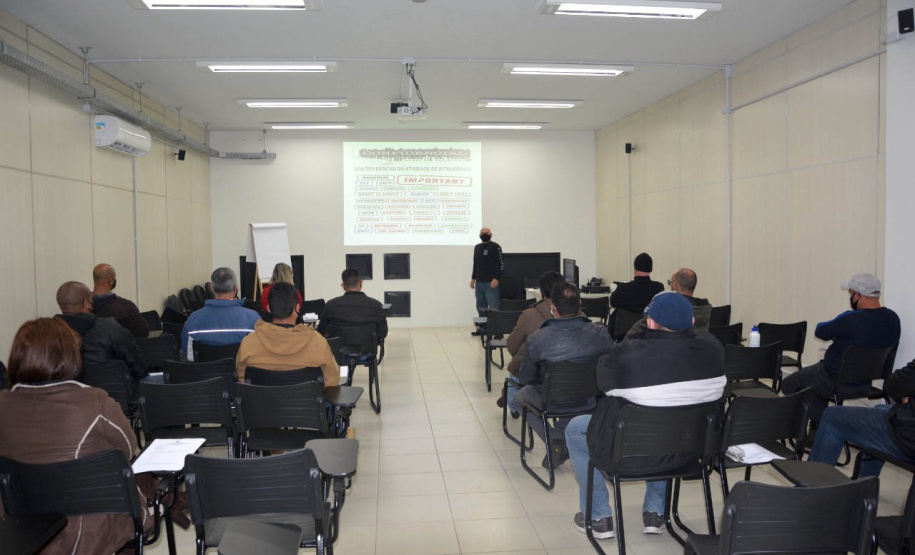 Agentes penitenciários do Departamento Penitenciário do Paraná participaram do curso Noções de Inteligência Penitenciária, promovida pela Escola de Formação e Aperfeiçoamento Penitenciário (Espen). Dividido em etapas, o curso teve término na última semana, em Curitiba.  -  Curitiba, 19/08/2021  -  Foto: Depen-Paraná