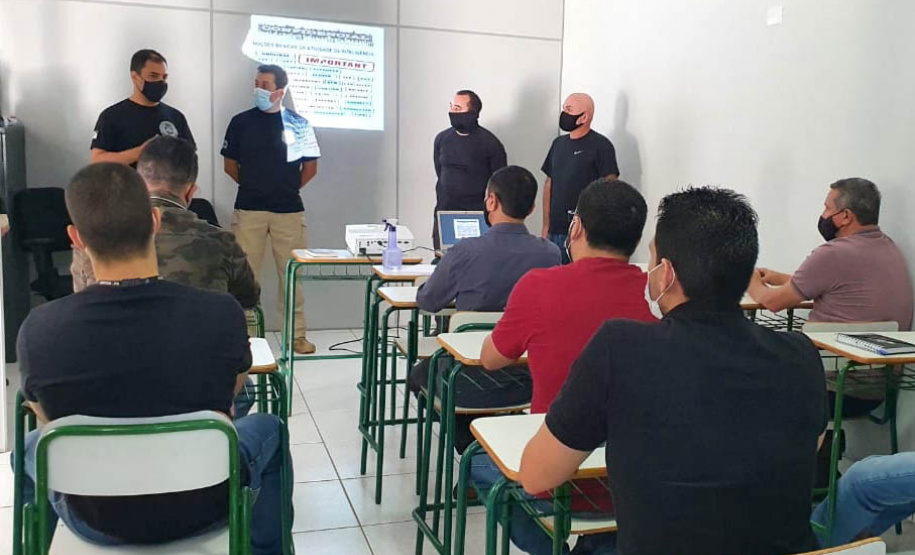 Agentes penitenciários do Departamento Penitenciário do Paraná participaram do curso Noções de Inteligência Penitenciária, promovida pela Escola de Formação e Aperfeiçoamento Penitenciário (Espen). Dividido em etapas, o curso teve término na última semana, em Curitiba.  -  Curitiba, 19/08/2021  -  Foto: Depen-Paraná